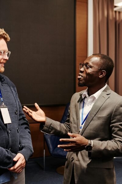 Networking para Emprego: 5 Estratégias Eficazes para Conquistar Oportunidades de Trabalho em 2026